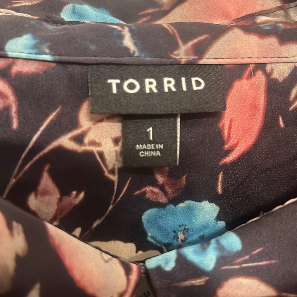 TORRID Madison Long Sleeve Floral Satin Black Button Shirt Blouse size 14 - 16 - Picture 8 of 11